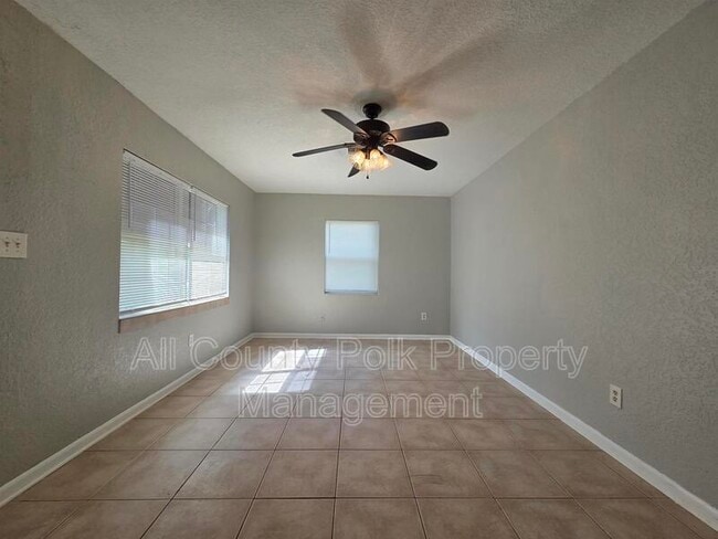Building Photo - 4344 Hedge Dr E