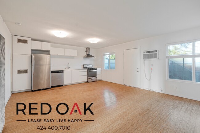 Building Photo - Sun-Drenched One Bedroom with Lovely Floor...