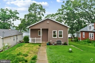 Building Photo - 332 Riverside Dr