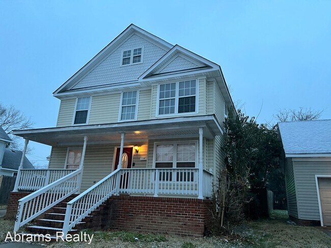 Foto del edificio - 4 br, 3 bath House - 306 Poplar Ave.