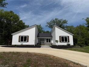 Building Photo - 3940 Ellendale Rd