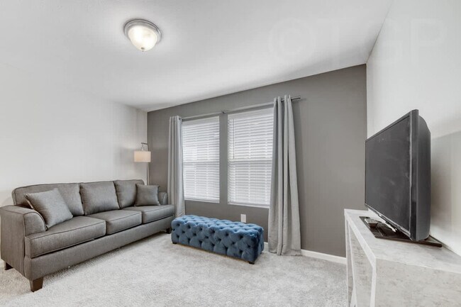 Building Photo - 720 Ravine Ln