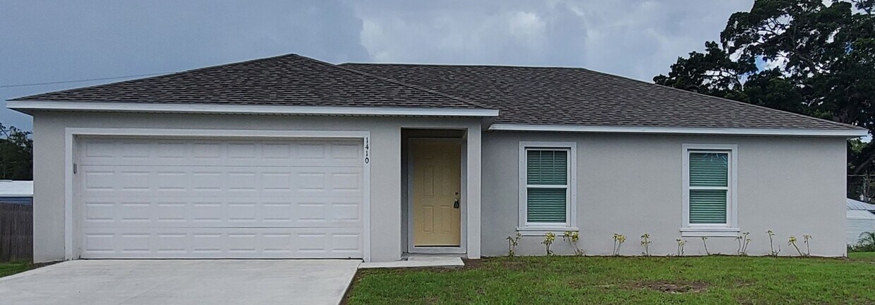 Primary Photo - ***STUNNING 3/2 HOME IN PALM BAY