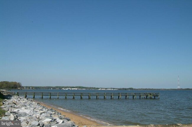 Foto del edificio - 7036 Harbour Village Ct