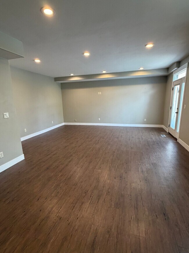Building Photo - 74 E 920 S