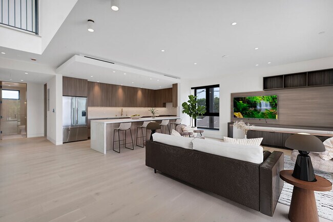 Foto del edificio - 12131 Palms Blvd