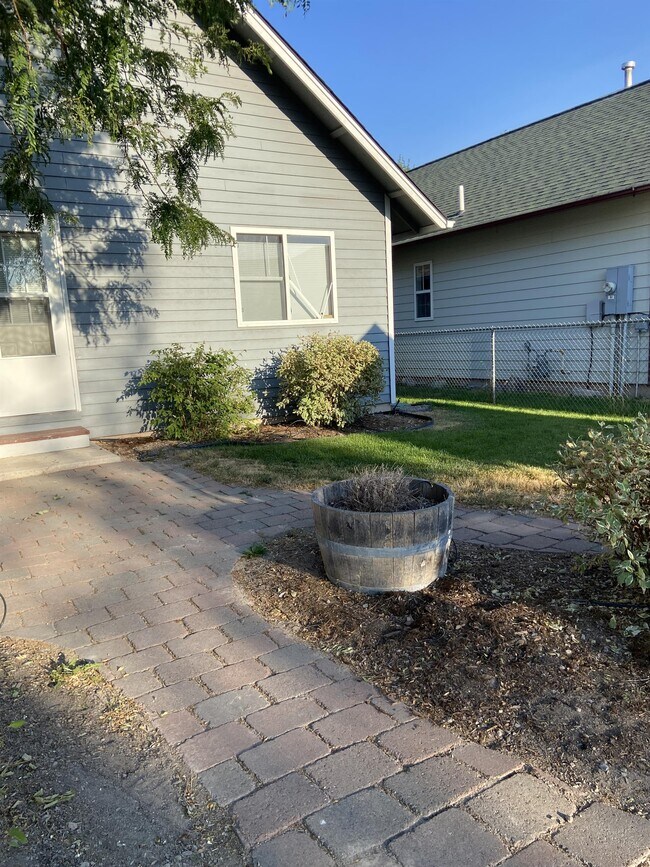 Foto del edificio - 4863 Sonoma St