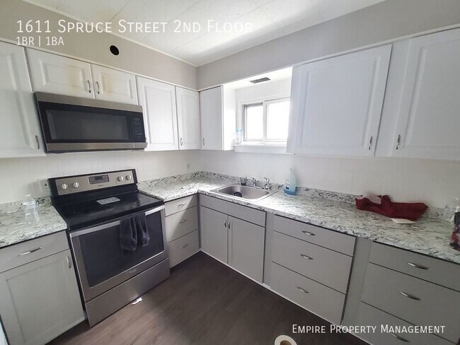 Foto del edificio - 2 Bedroom / 1 Bathroom Apartment in Easton!