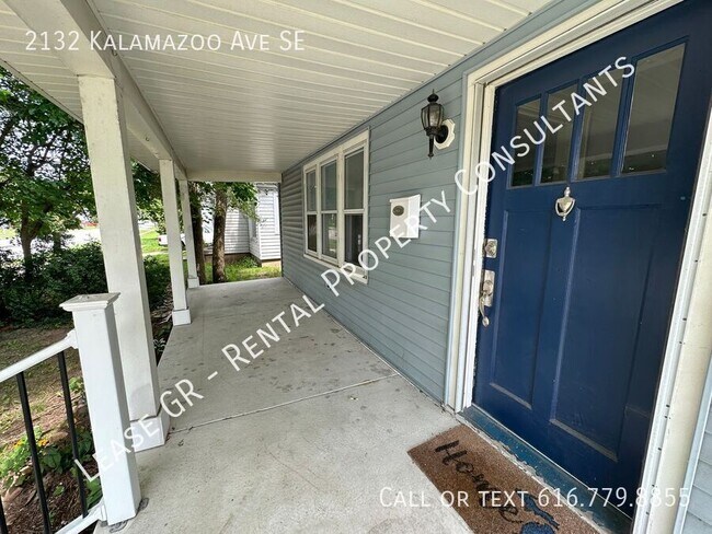 Building Photo - Adorable 3 bedroom home with central air a...