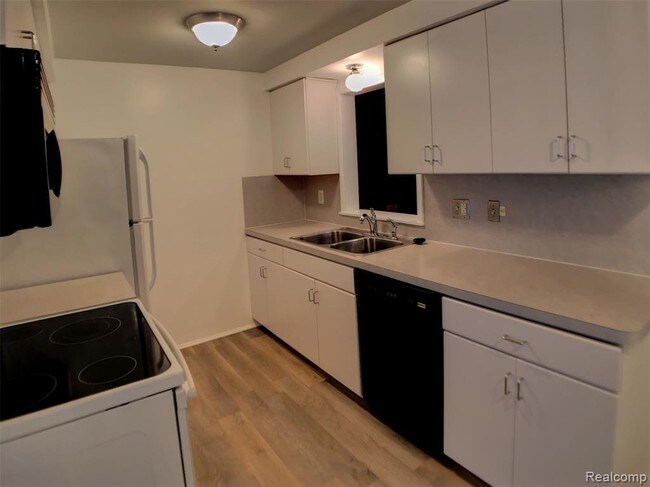 Foto del edificio - 3708 W Maple Rd