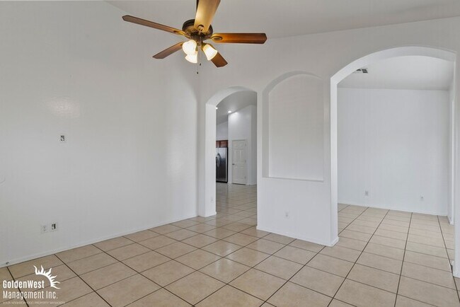 Building Photo - Inviting 3Bdm 1.5Ba Home in Sunnyslope Near North Mountain