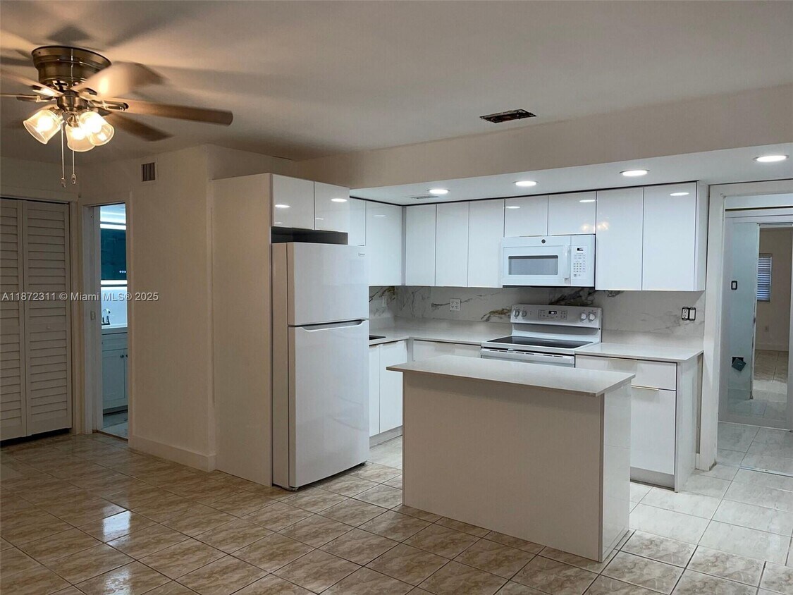 Primary Photo - 1405 NW 121st St