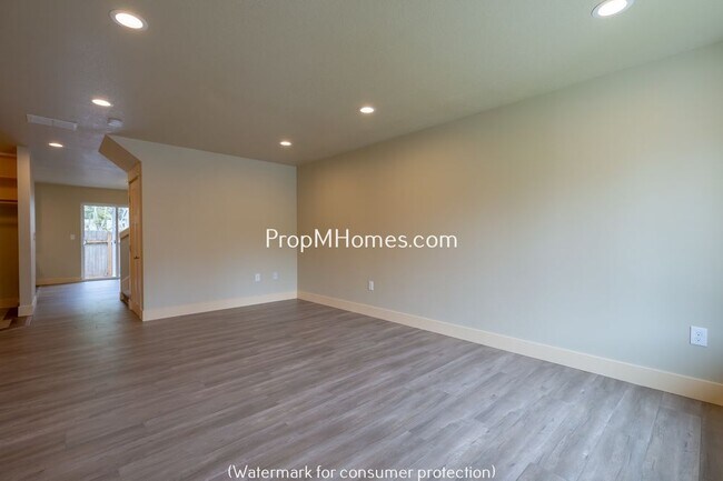 Building Photo - 5916 SE 136th Ave