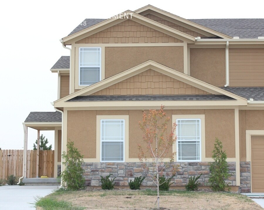 Persimmon Pointe Townhouse for Rent in Olathe, KS