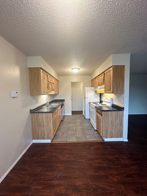 Foto del edificio - 2 - Bedroom Apartment, Upstairs, Near Transportation