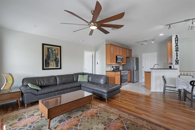 Foto del edificio - 9201 Brodie Ln