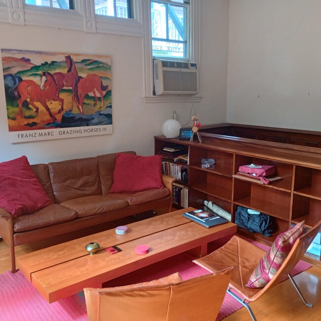 Living room - 10 Hilliard St