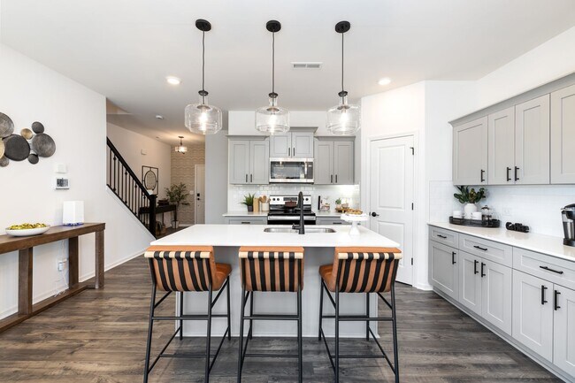 Building Photo - 3 Bedroom Townhome minutes from I-85 - AVA...