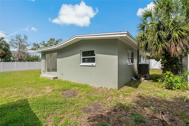 Building Photo - 433 Pineapple St