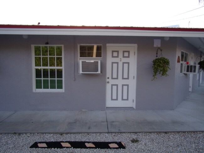 Building Photo - 101 Caloosa St