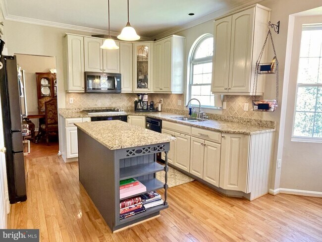 Building Photo - 865 Maraschino Ct