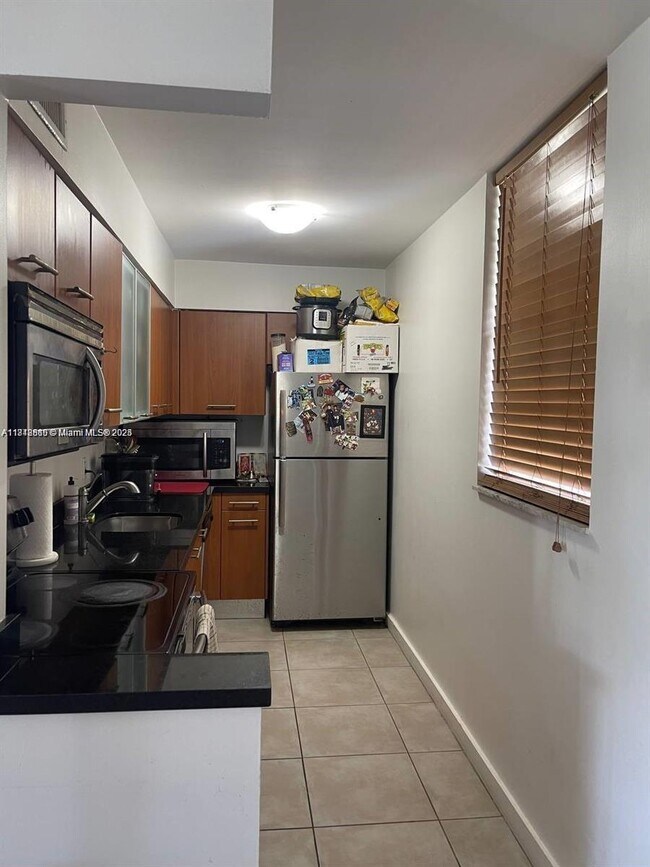 Foto del edificio - 680 NE 64th St