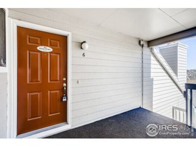 Building Photo - Pristine 1B/1B in the Twin Lakes Neighborhood