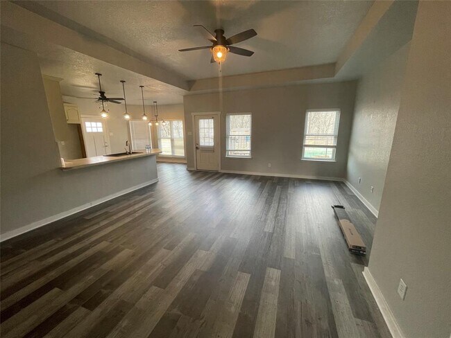 Foto del edificio - 16087 Farm to Market 548