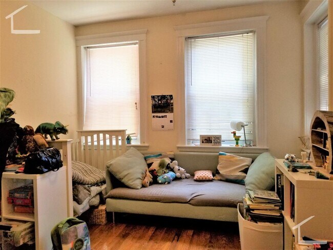 Foto del edificio - Good sized 1 bedroom with a small office available now!