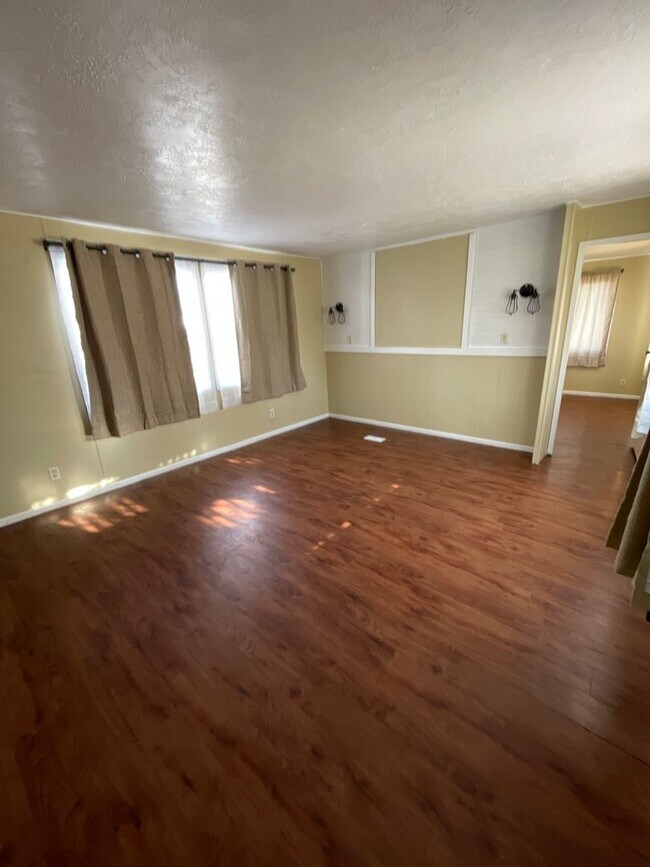 Foto del edificio - 681 E Ash St