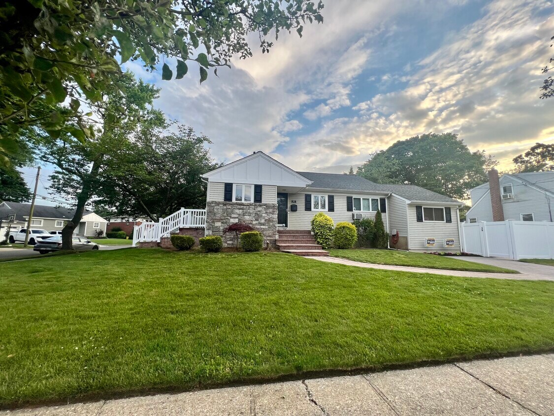 Foto principal - 163 Block Blvd
