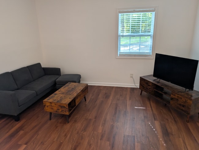 Foto del edificio - 5700 Miles Rd