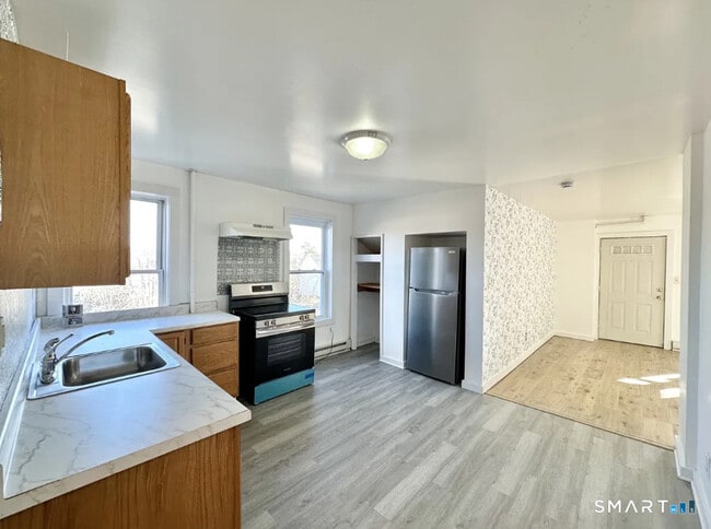 Building Photo - 67 6th St