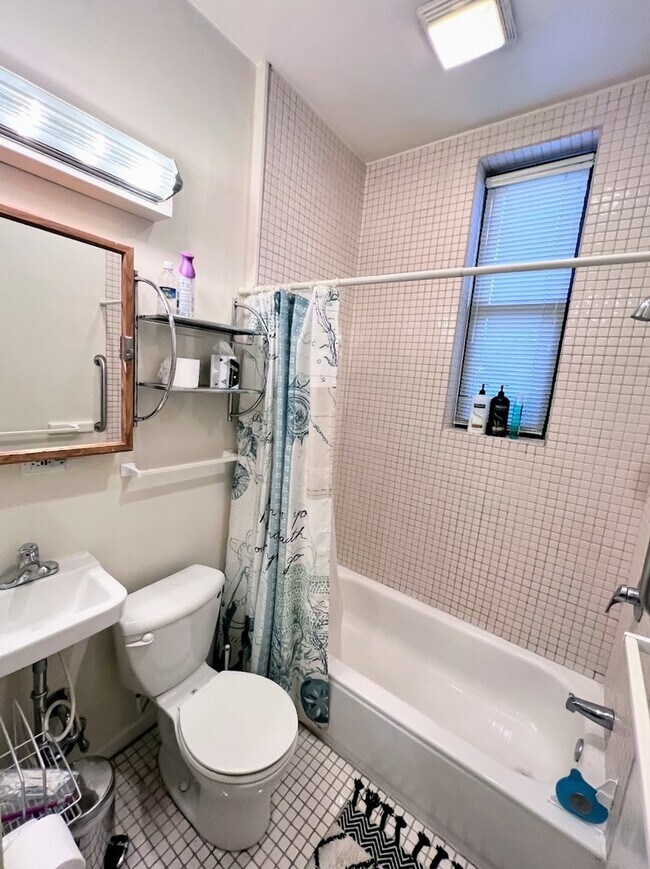 Foto del edificio - 2187 N Clybourn Ave