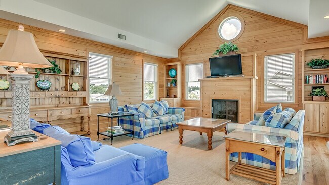 Building Photo - 630 Parker Dr