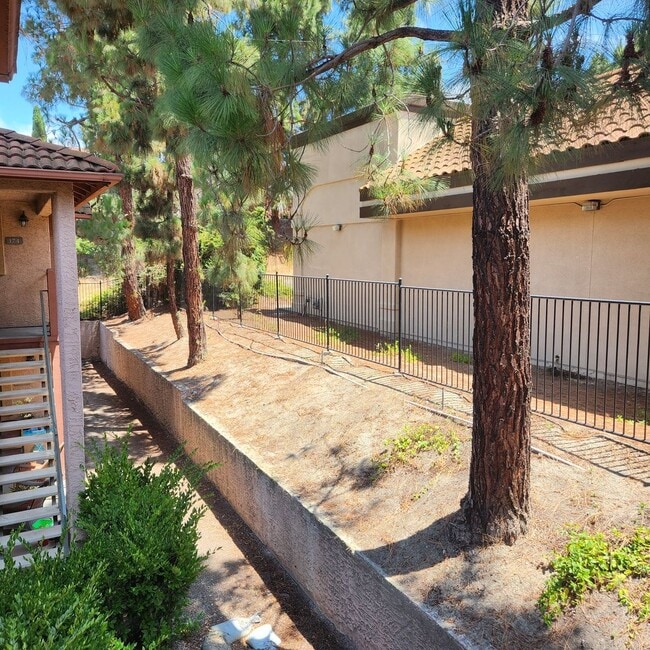 Building Photo - 2bdrm 2bath 1050 SqFt, Carmel Mtn 2nd floo...