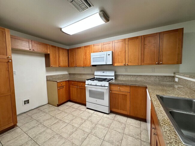 Foto del edificio - Spacious 2bed2bath Newly Renovated condo, Ready got Move In! adjacent to Warner Center/Woodland H...