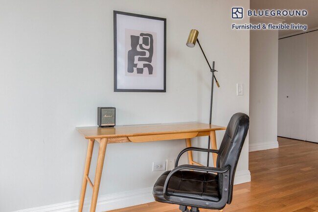 Foto del edificio - 235 W 48th St
