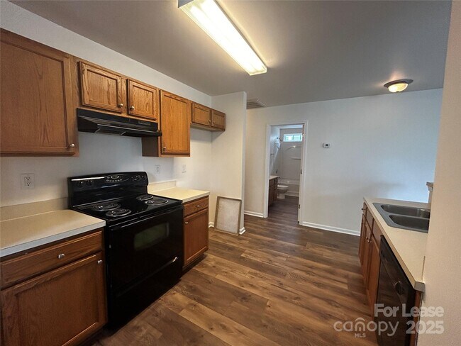 Foto del edificio - 908 Swearngan Ridge Ct