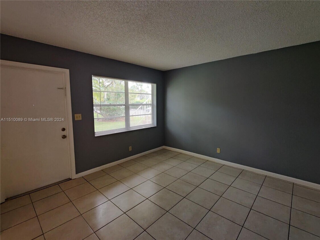 Foto principal - 5156 NE 6th Ave