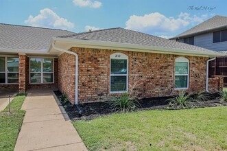 Building Photo - 2110 Teakwood Ln