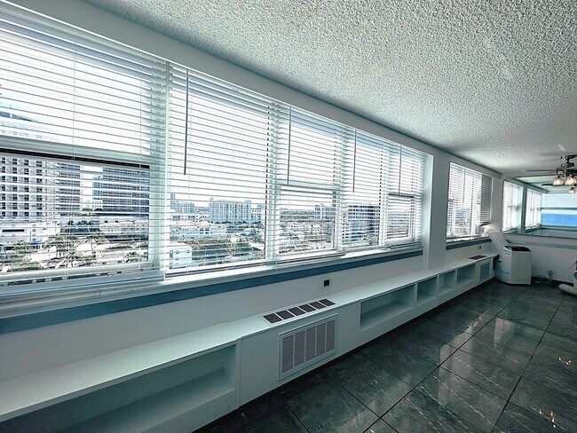 Foto del edificio - 1 Bedroom 1 Bath Ocean View Condo - Steps from Fort Lauderdale Beach!
