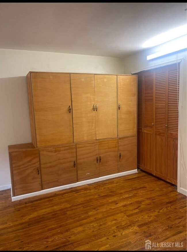 Building Photo - 254 College Dr