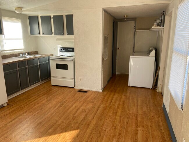 Foto del edificio - 2000 Redwine Ave