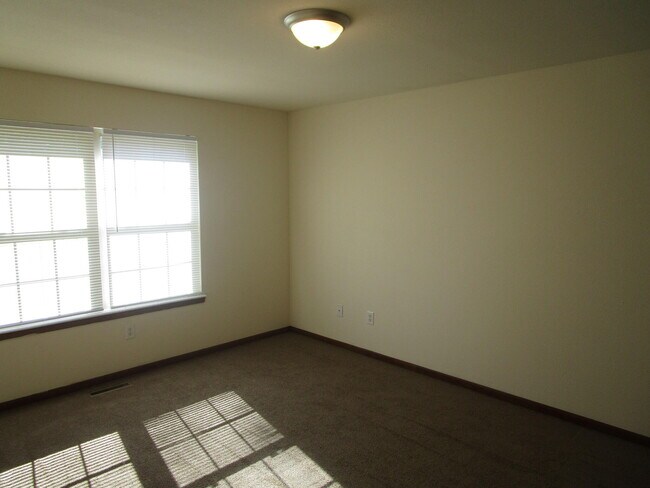 Building Photo - 4538 W Bellview Dr