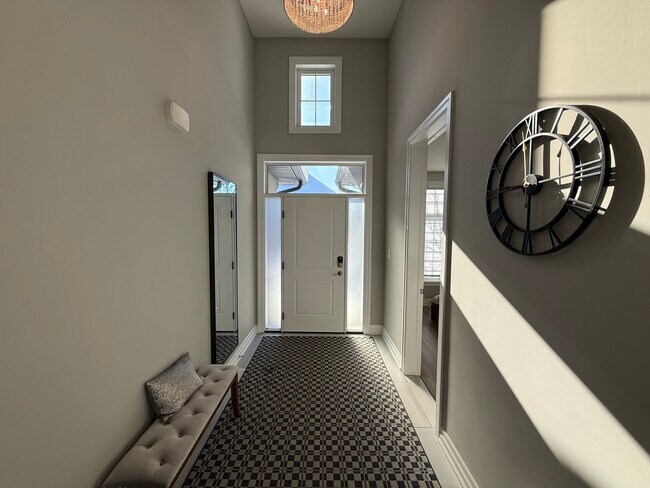 Building Photo - 117-9861 Glendon Dr