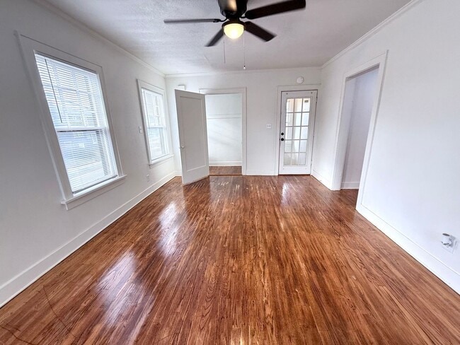 Building Photo - Large 1BD 1BA Duplex in Historic Mesta Par...