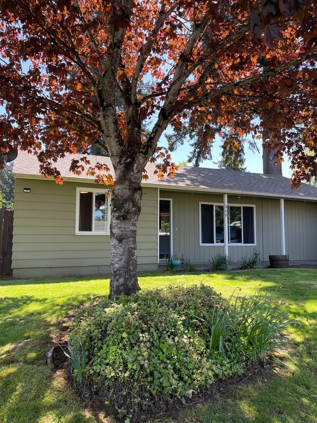 Photo - CAMAS Charming Remodeled 3 Bedroom Bungalow close to Crown Park! House