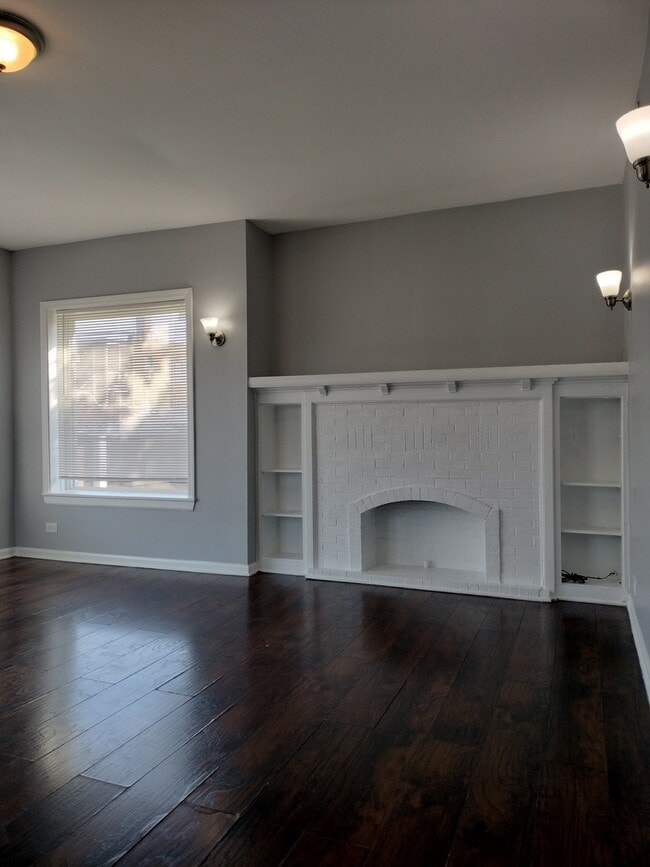 Building Photo - 2525 E 72nd Pl