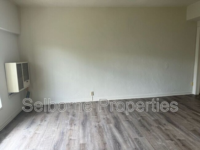 Foto del edificio - 2501 Ivy Dr